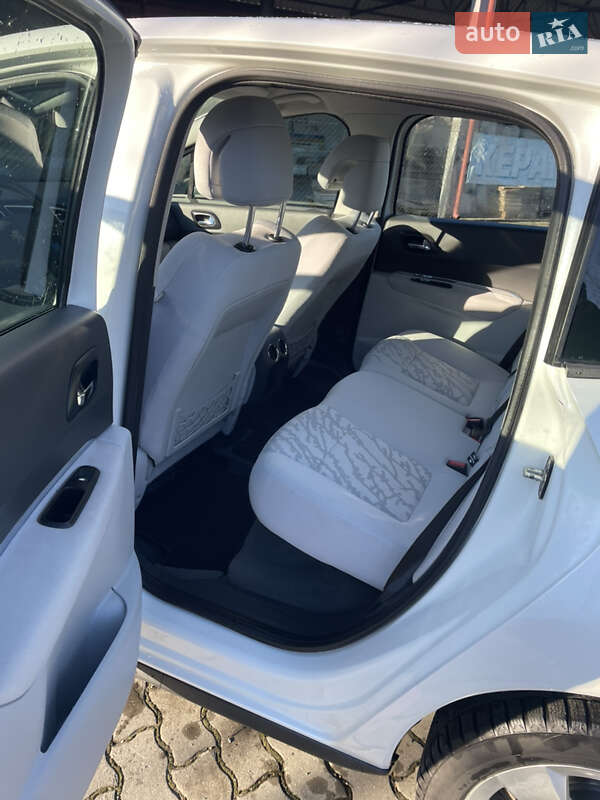 Внедорожник / Кроссовер Peugeot 3008 2011 в Калуше