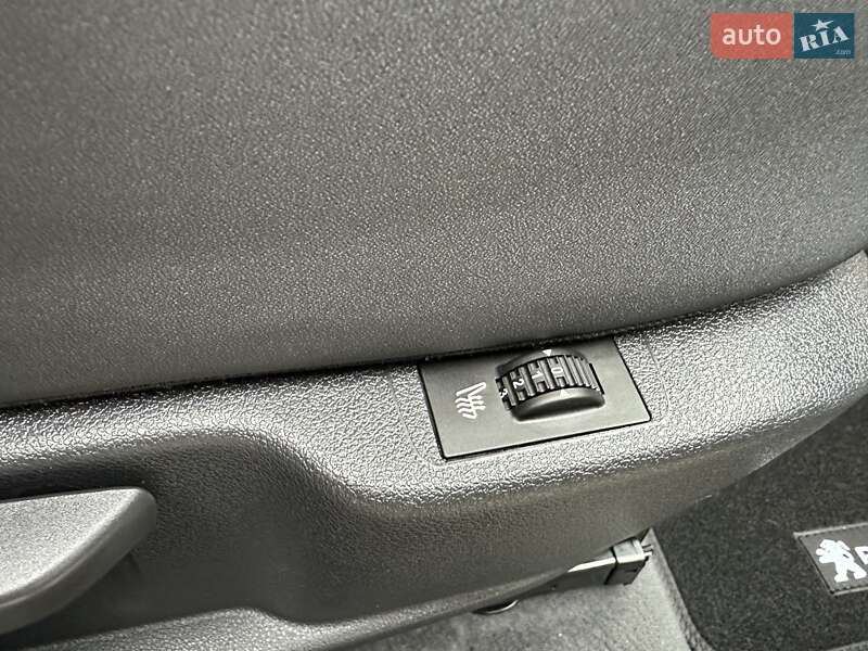 Внедорожник / Кроссовер Peugeot 3008 2016 в Луцке