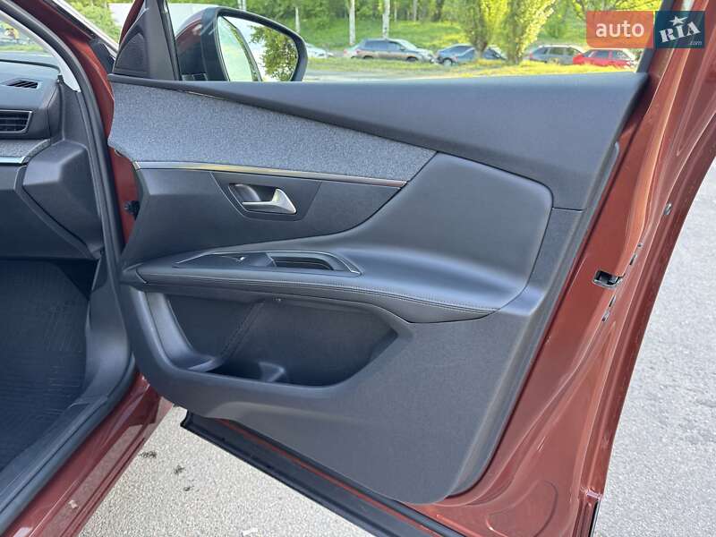 Внедорожник / Кроссовер Peugeot 3008 2017 в Киеве