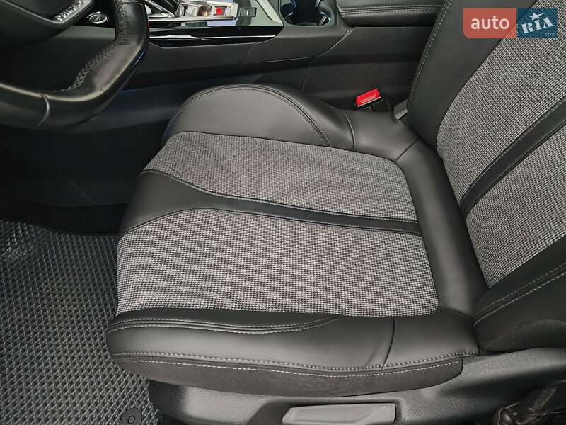 Внедорожник / Кроссовер Peugeot 3008 2017 в Львове фото 29 Внедорожник / Кроссовер Peugeot 3008 2017 в Львове