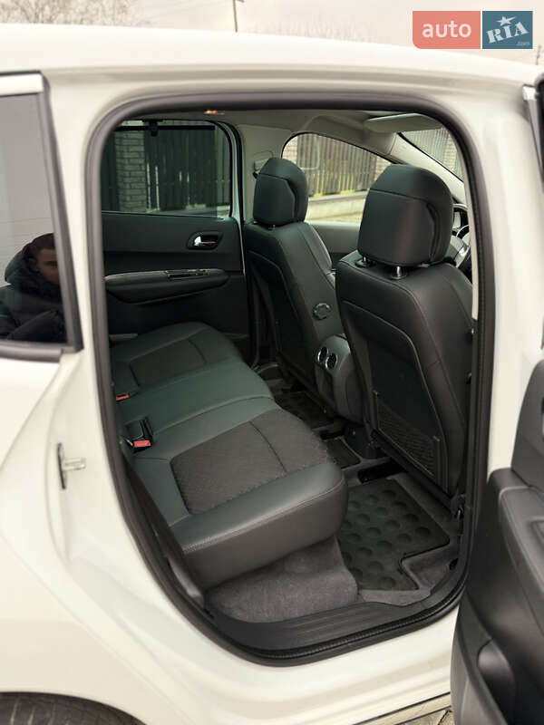 Позашляховик / Кросовер Peugeot 3008 2015 в Старокостянтинові