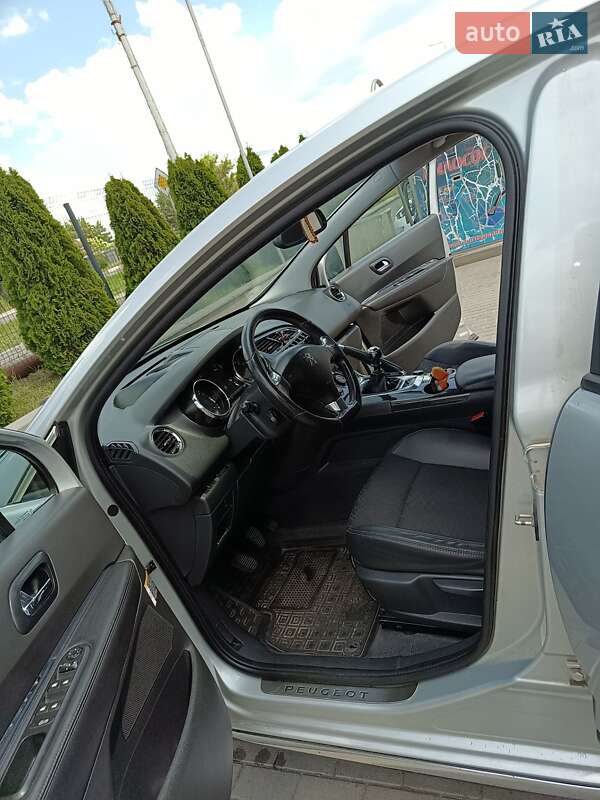 Внедорожник / Кроссовер Peugeot 3008 2015 в Вараше