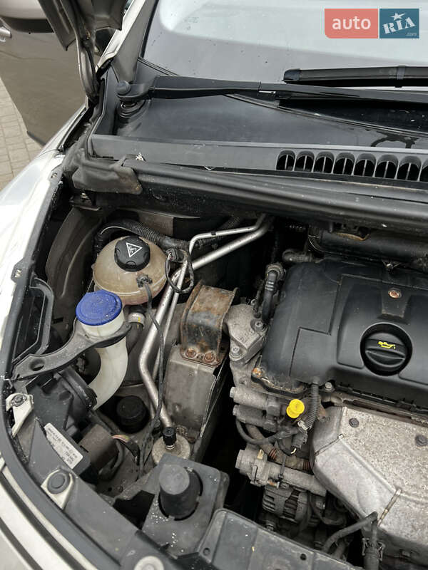 Внедорожник / Кроссовер Peugeot 3008 2010 в Ходорове фото 30 Внедорожник / Кроссовер Peugeot 3008 2010 в Ходорове