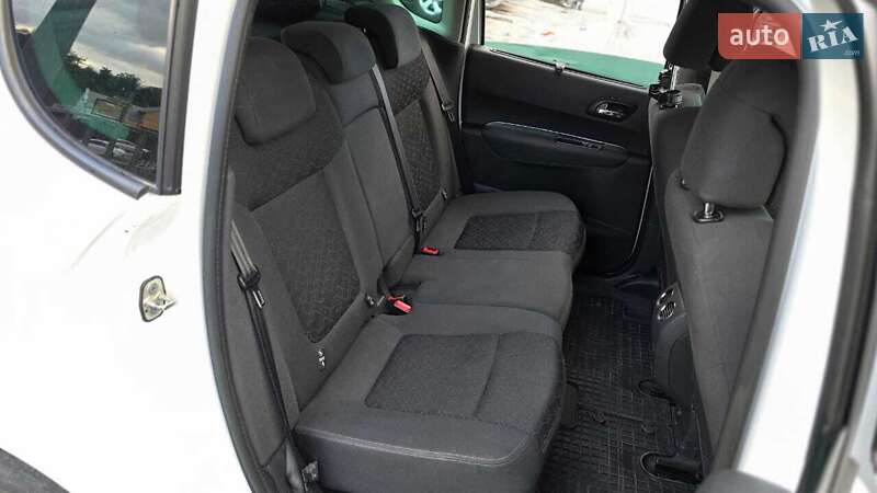 Внедорожник / Кроссовер Peugeot 3008 2014 в Львове фото 29 Внедорожник / Кроссовер Peugeot 3008 2014 в Львове