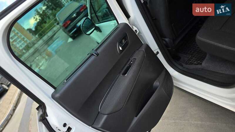 Внедорожник / Кроссовер Peugeot 3008 2014 в Львове фото 35 Внедорожник / Кроссовер Peugeot 3008 2014 в Львове