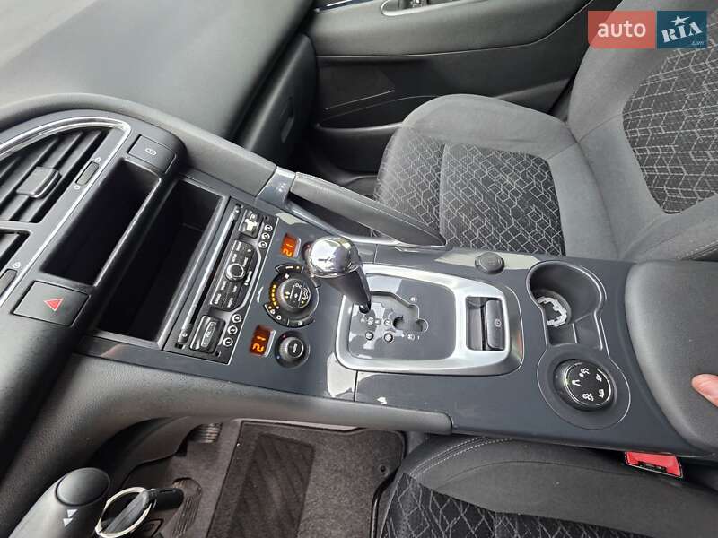 Позашляховик / Кросовер Peugeot 3008 2016 в Івано-Франківську