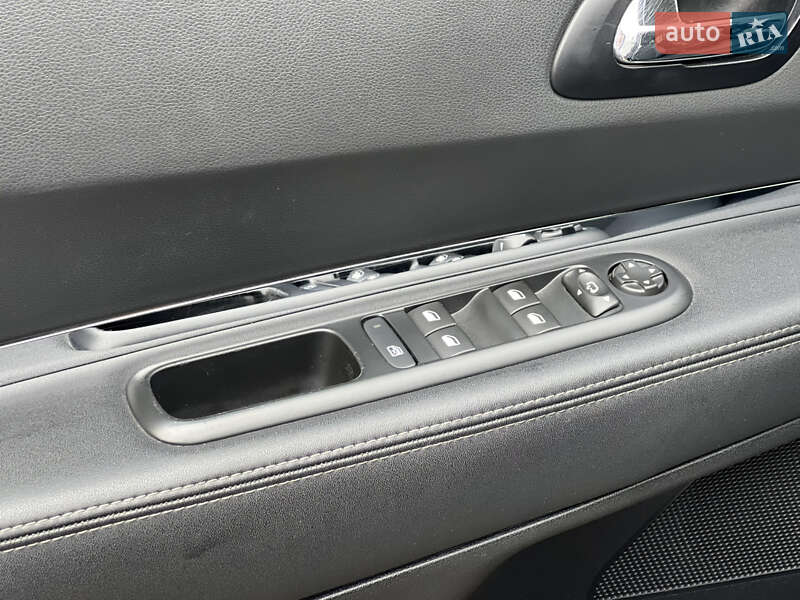 Внедорожник / Кроссовер Peugeot 3008 2015 в Ровно