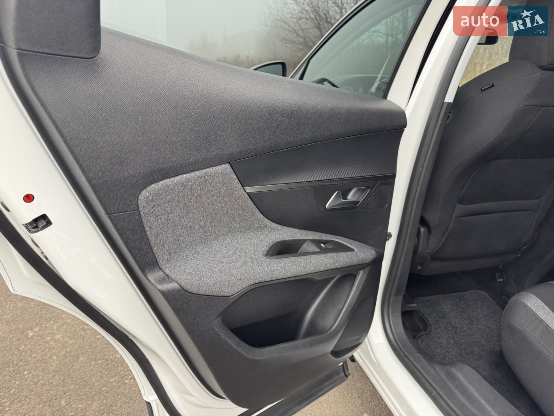 2017 Peugeot 3008 - мініатюра 16