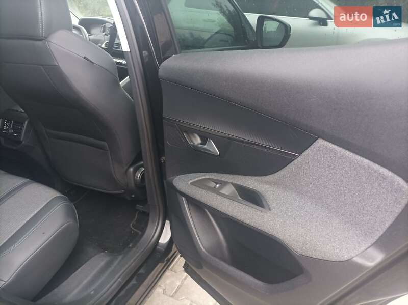 Позашляховик / Кросовер Peugeot 3008 2017 в Красилові