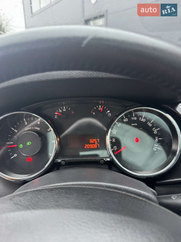 Позашляховик / Кросовер Peugeot 3008 2015 в Калуші