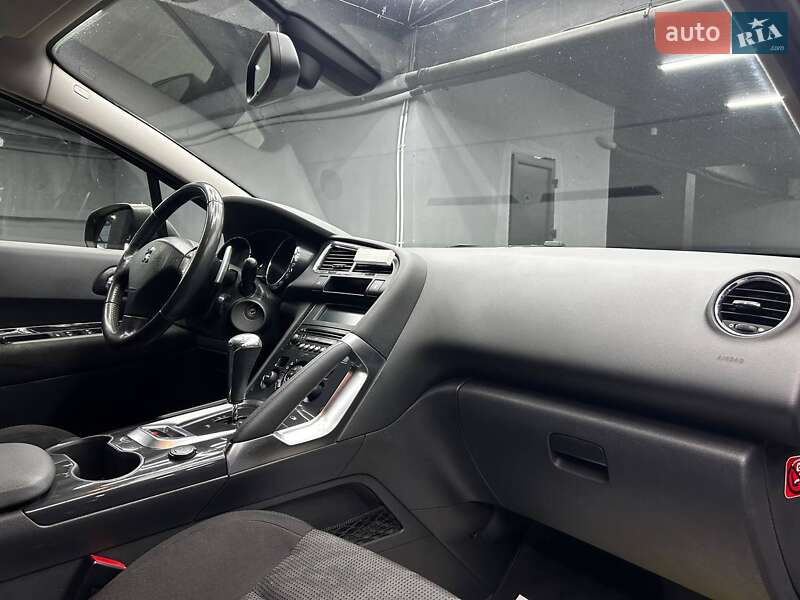 Позашляховик / Кросовер Peugeot 3008 2011 в Чернівцях