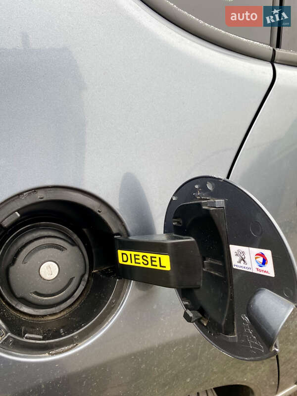 Внедорожник / Кроссовер Peugeot 3008 2011 в Згуровке