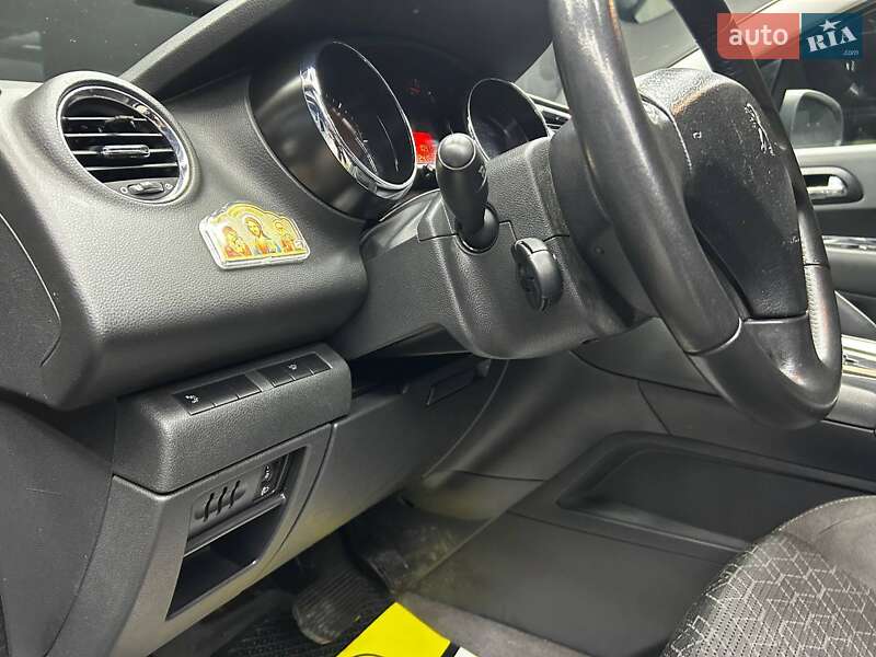 Позашляховик / Кросовер Peugeot 3008 2016 в Чернівцях