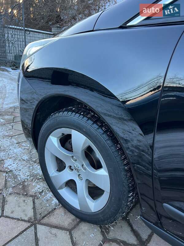 Позашляховик / Кросовер Peugeot 3008 2011 в Коломиї