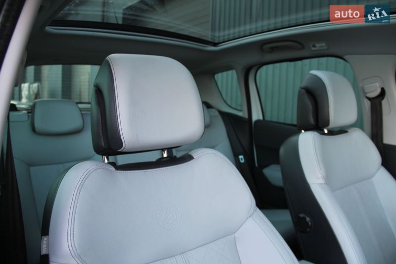 Внедорожник / Кроссовер Peugeot 3008 2013 в Сарнах