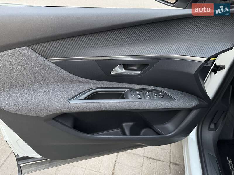 Внедорожник / Кроссовер Peugeot 3008 2017 в Киеве