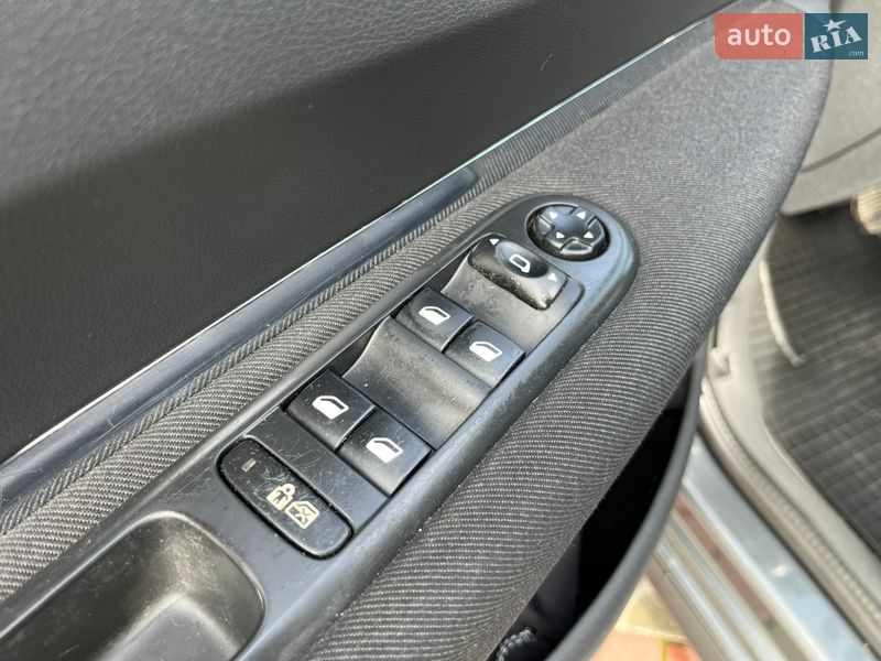 Внедорожник / Кроссовер Peugeot 3008 2011 в Золочеве