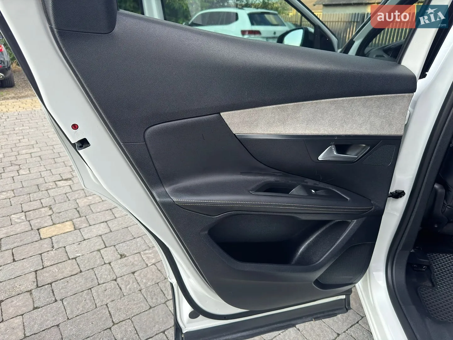 2017 Peugeot 3008 - мініатюра 32