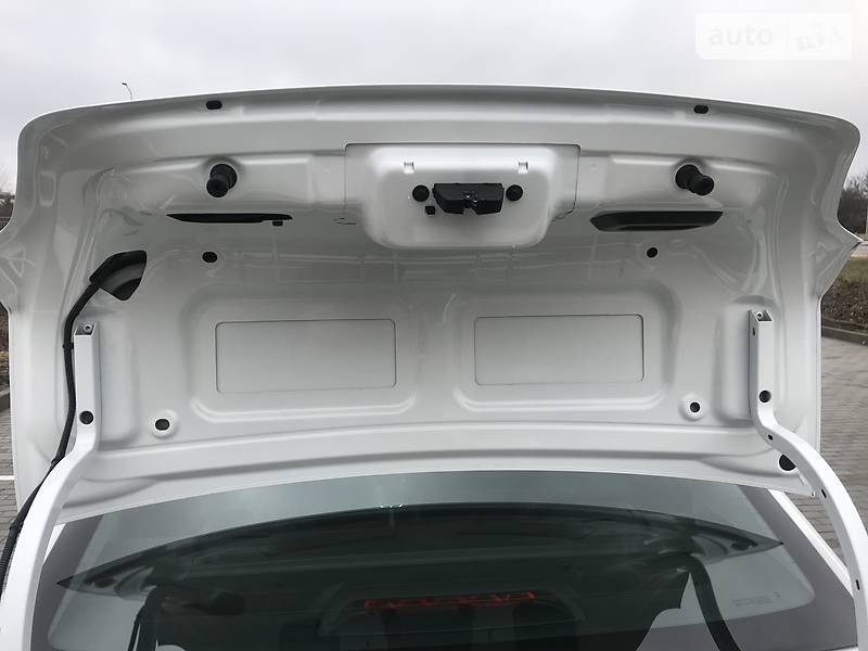 Седан Peugeot 301 2019 в Львове