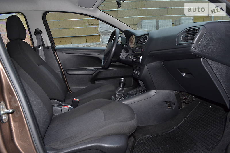 Седан Peugeot 301 2013 в Києві