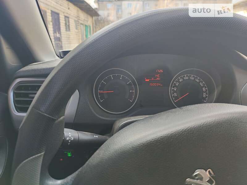 Седан Peugeot 301 2013 в Харькове