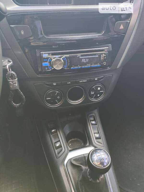 Седан Peugeot 301 2013 в Харькове