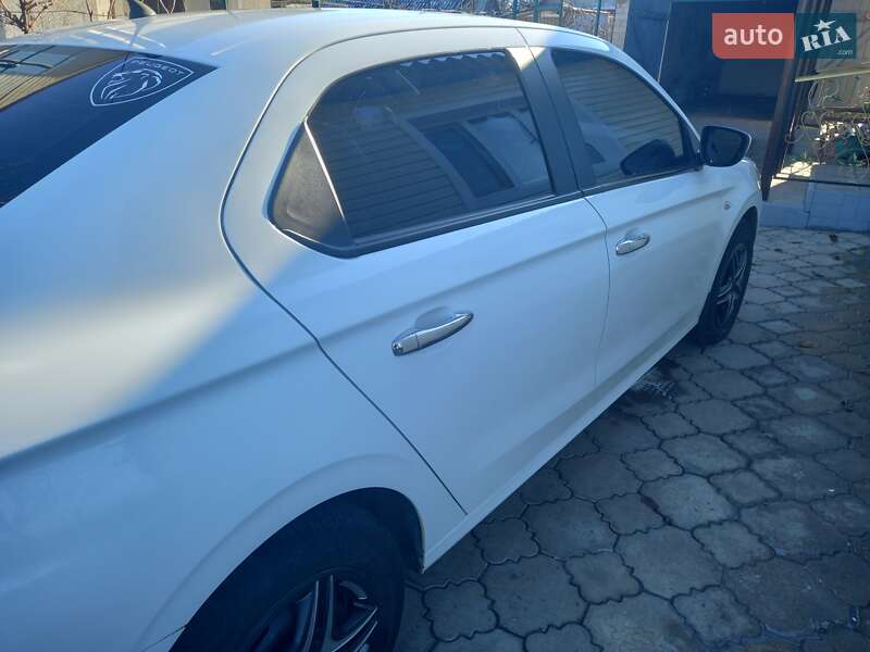 Седан Peugeot 301 2013 в Дніпрі