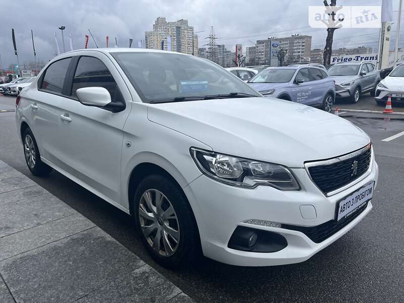 Седан Peugeot 301 2017 в Киеве