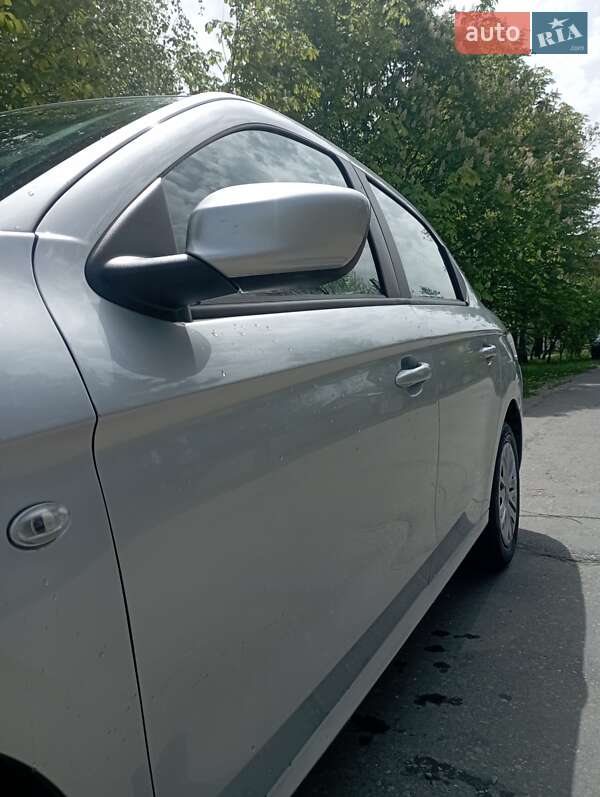 Седан Peugeot 301 2014 в Харькове