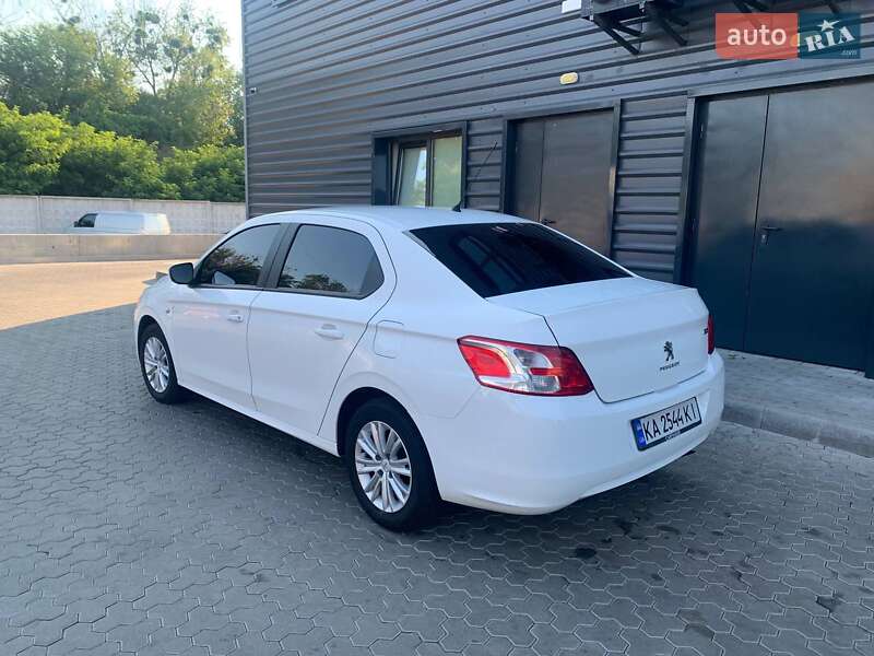Седан Peugeot 301 2013 в Києві