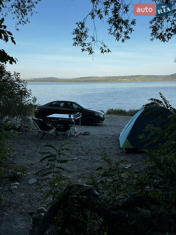 Седан Peugeot 301 2013 в Києві