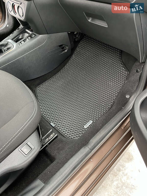 Седан Peugeot 301 2013 в Києві