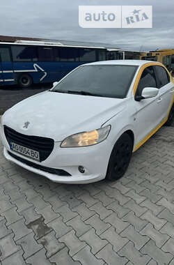 Седан Peugeot 301 2013 в Ужгороді