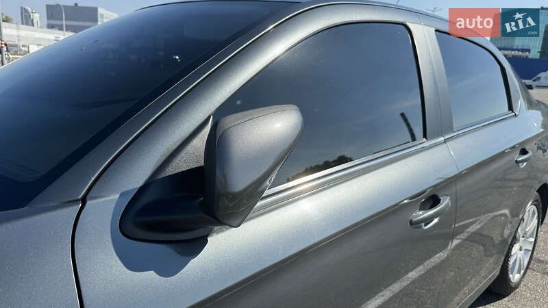 Седан Peugeot 301 2013 в Києві