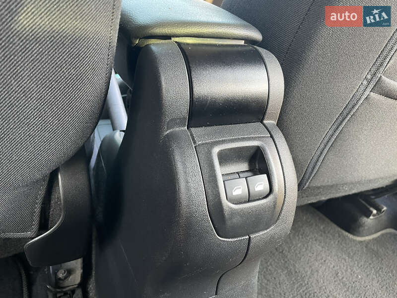 Седан Peugeot 301 2013 в Києві