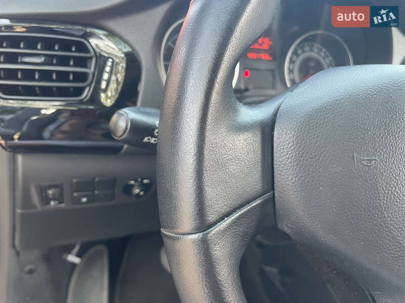 Седан Peugeot 301 2013 в Києві