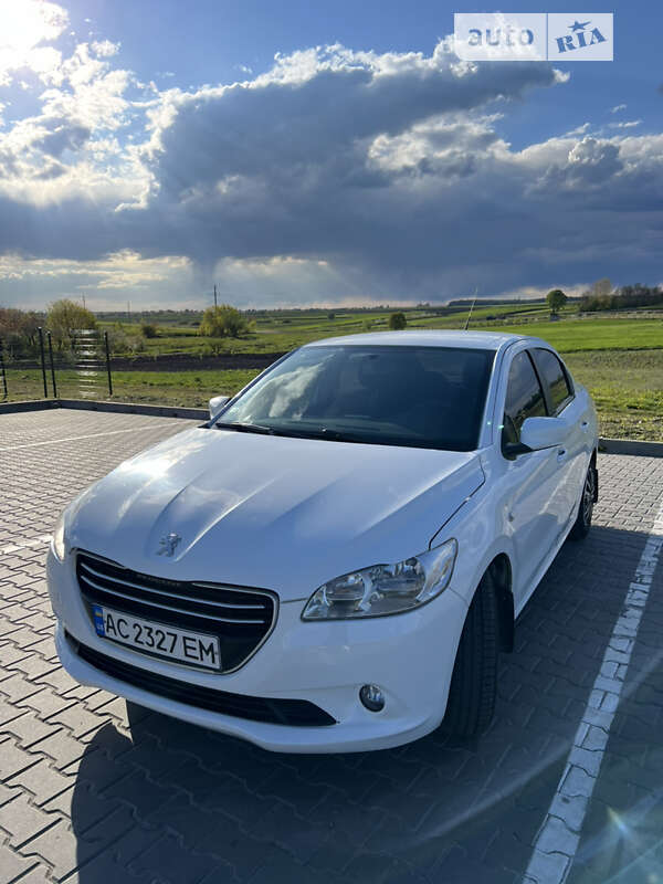 Седан Peugeot 301 2013 в Горохове