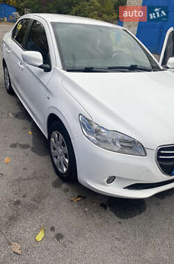 Седан Peugeot 301 2013 в Запорожье