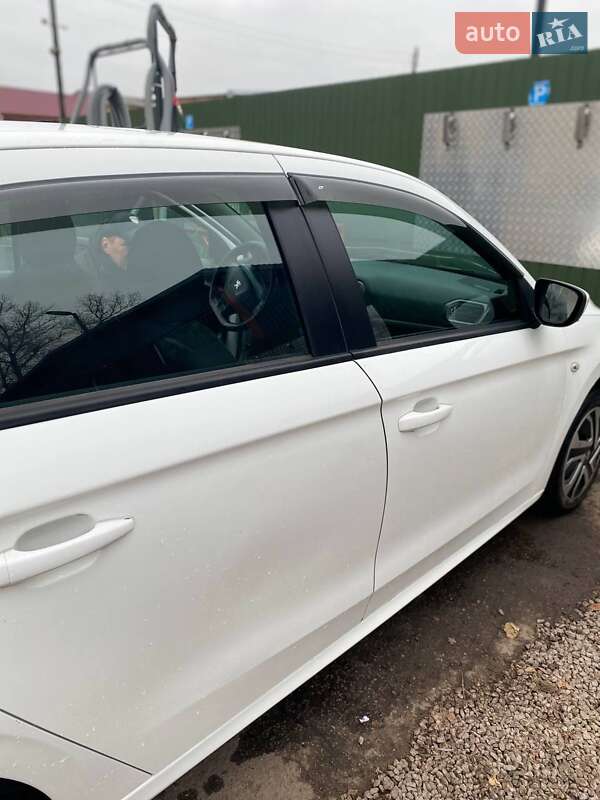 Седан Peugeot 301 2013 в Переяславе