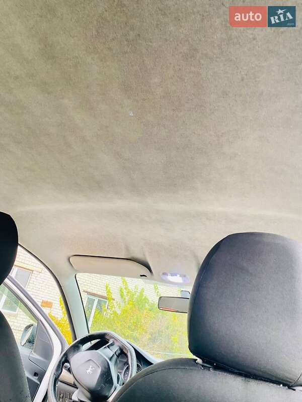 Седан Peugeot 301 2013 в Переяславе