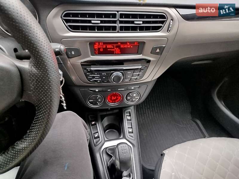 Седан Peugeot 301 2018 в Обухові