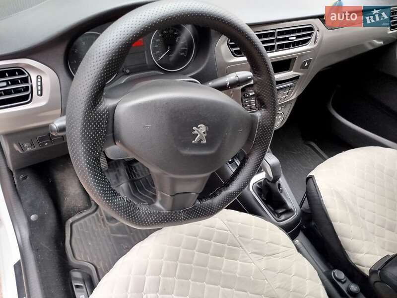 Седан Peugeot 301 2018 в Обухові