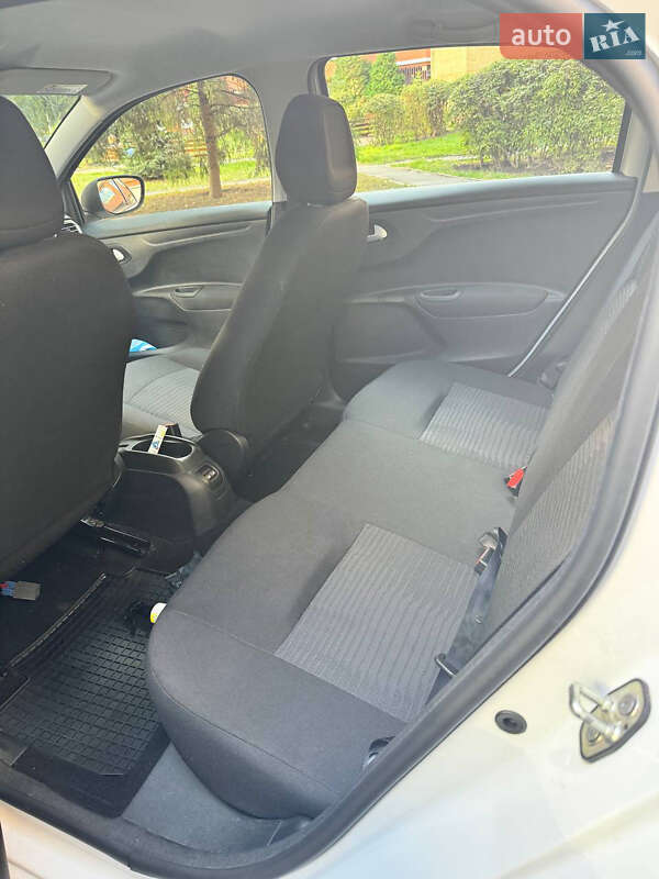 Седан Peugeot 301 2020 в Києві