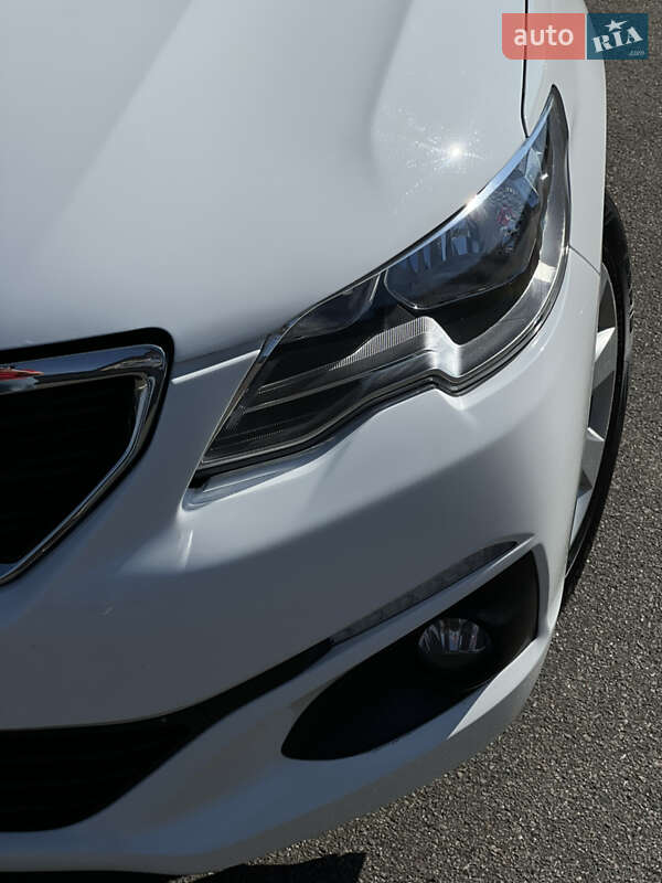 Седан Peugeot 301 2017 в Києві