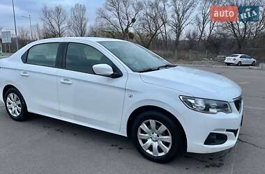 Седан Peugeot 301 2017 в Києві