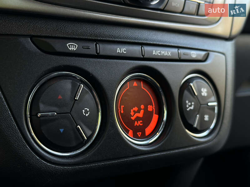 Седан Peugeot 301 2019 в Луцьку