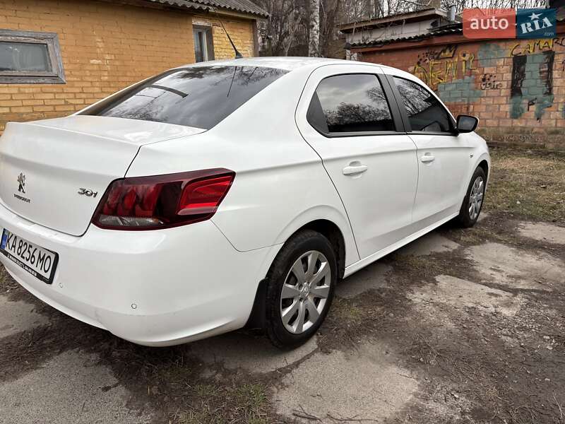 Седан Peugeot 301 2017 в Киеве