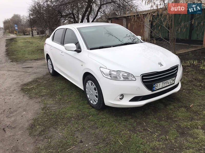 Седан Peugeot 301 2016 в Карлівці