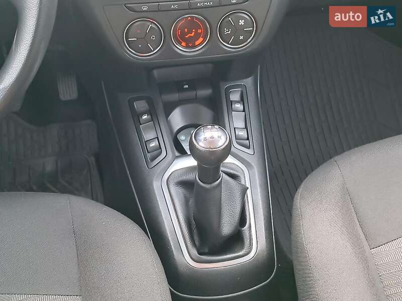 Седан Peugeot 301 2018 в Харькове