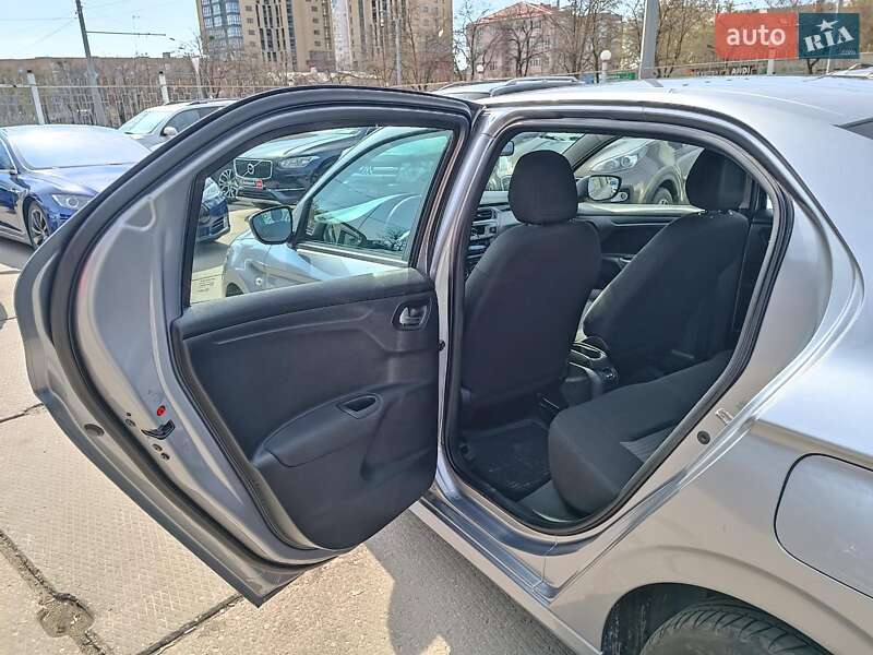 Седан Peugeot 301 2018 в Харькове